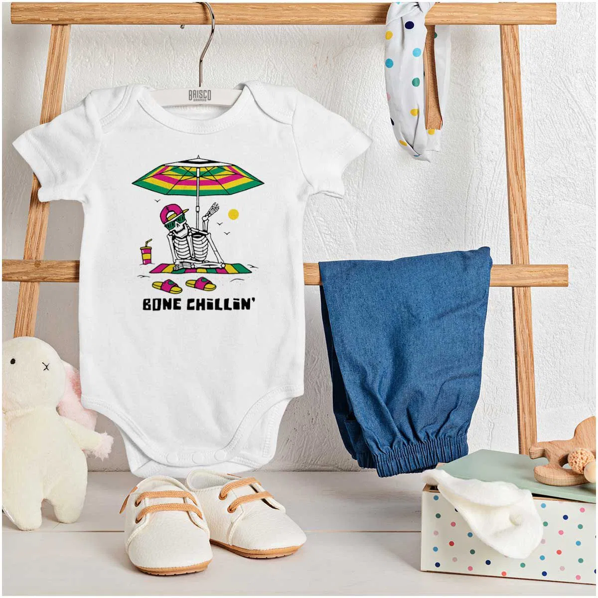 Детский боди-комбинезон с принтом Funny Beach Skeleton Bone Chillin Brisco Brands, White — фото 3