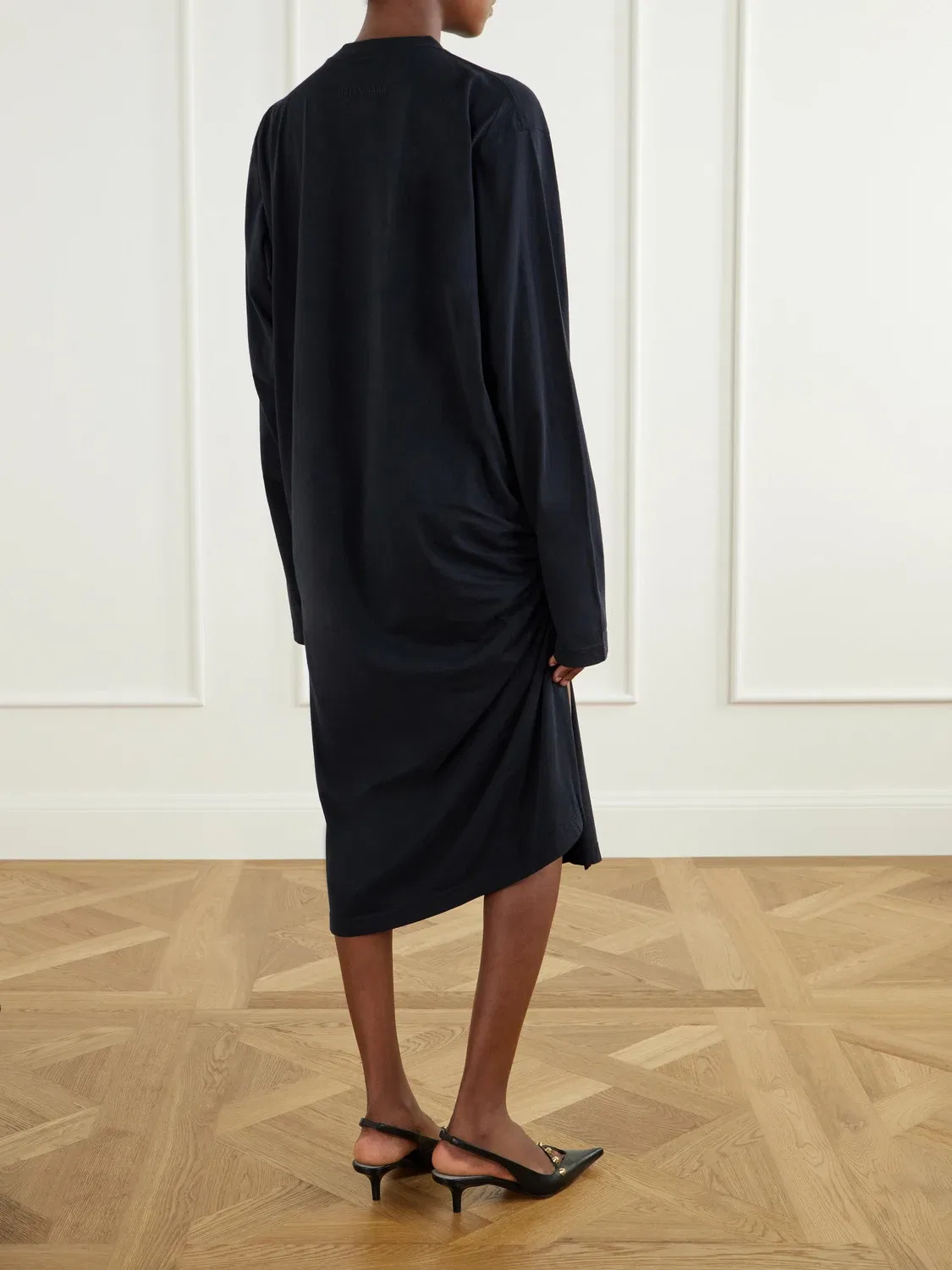 Трикотажное хлопковое платье миди с узлами и драпировкой Balenciaga, черный — фото 3