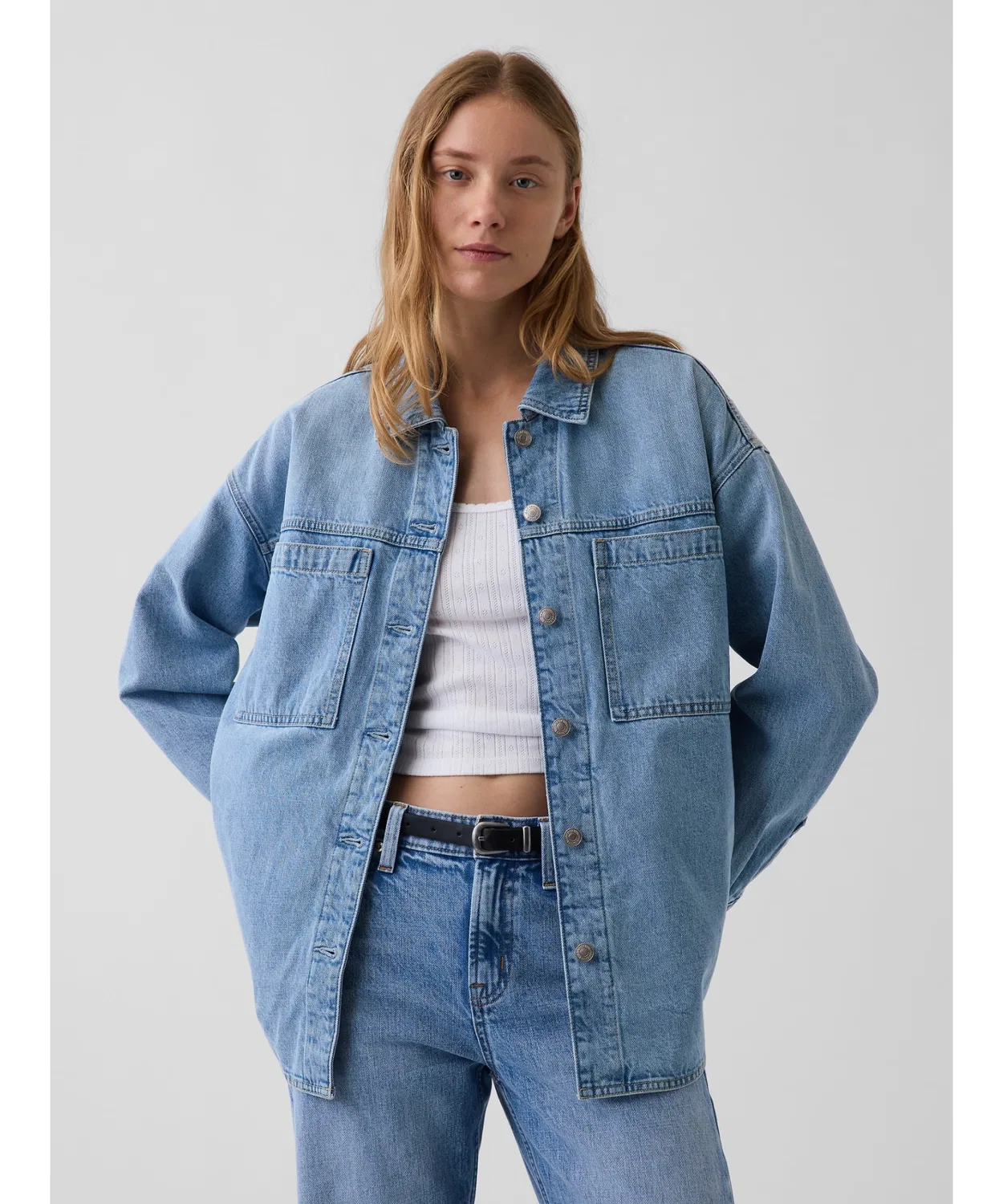 Женская джинсовая куртка-рубашка оверсайз с длинным рукавомGAP, Light Indigo Blue