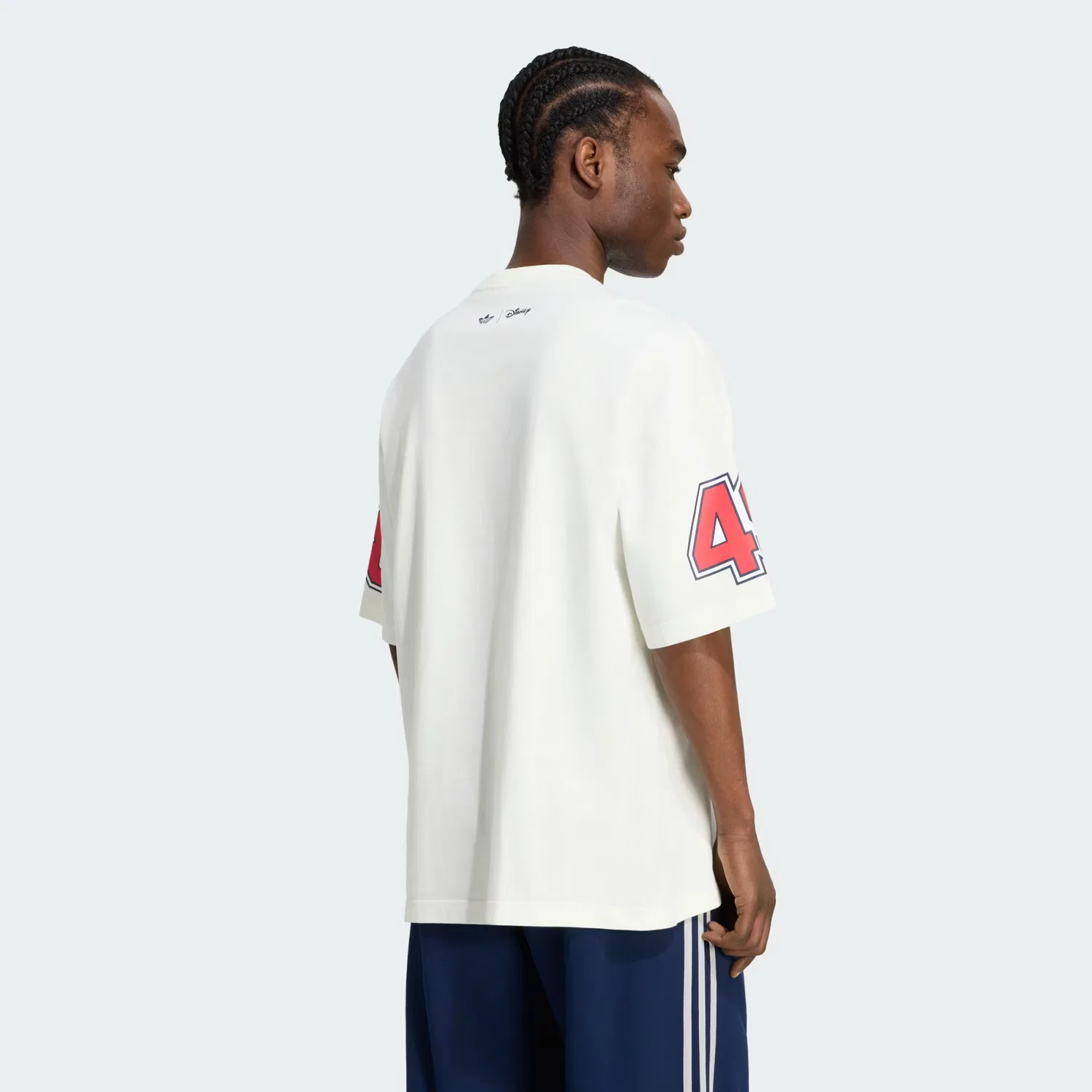 Мужская футболка свободного кроя Disney Mickey Cali Graphic Adidas Originals, молочно-белый — фото 2