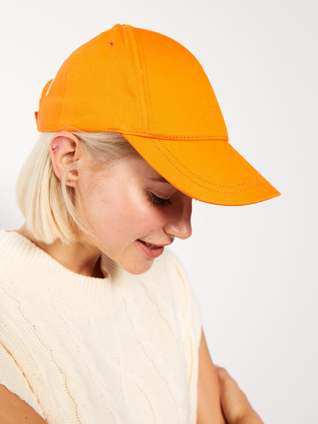 

Женская кепка с вышивкой с надписью LCW Accessories