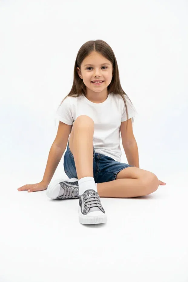 Детские кроссовки для девочек с пайетками и шнуровкой Kids A More, Silver — фото 4