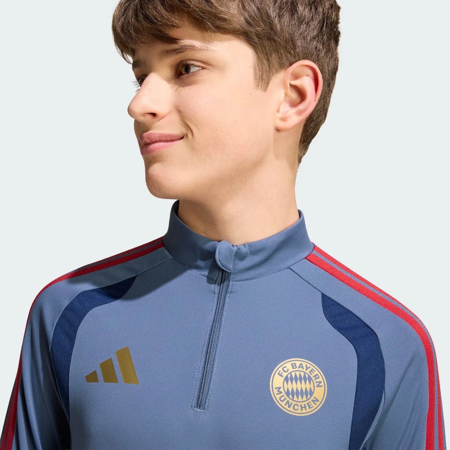 Футболка Adidas Performance Shirt FC Bayern München 26/27 в темно-синем и сапфировом цветах — фото 4