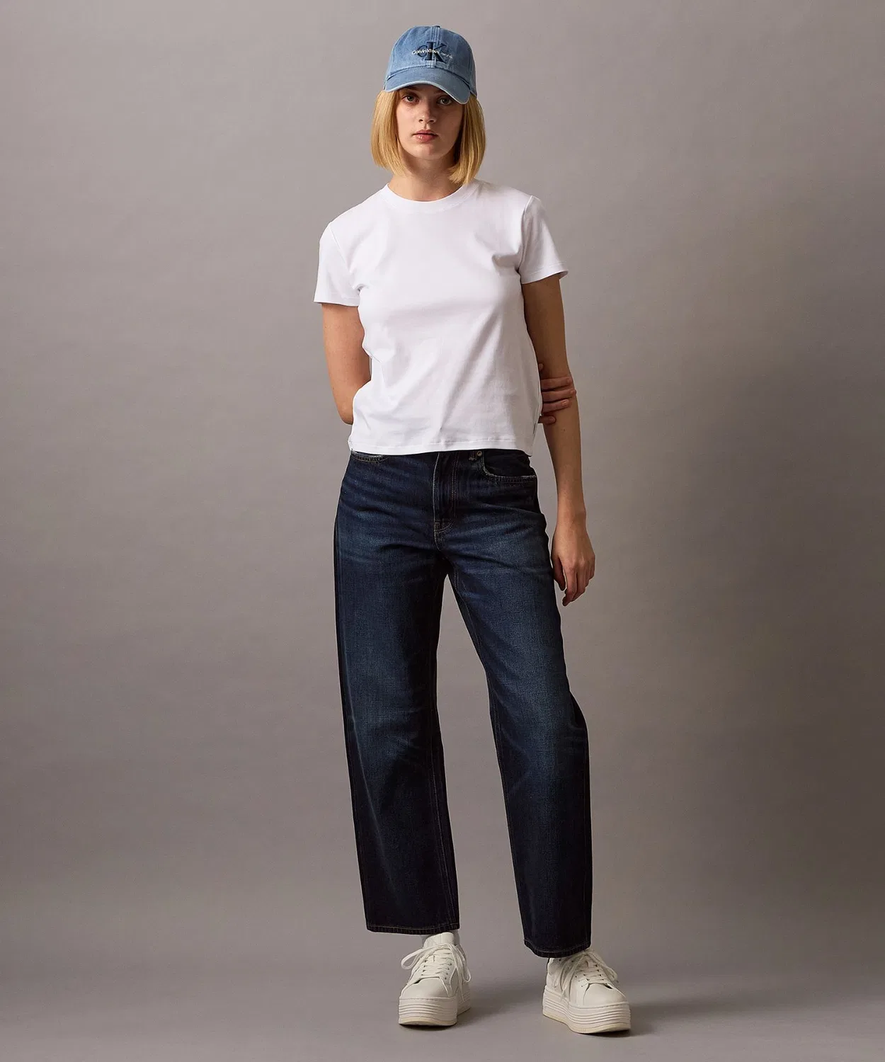 Женская хлопковая футболка Calvin Klein Relaxed T-Shirt, Белый — фото 3