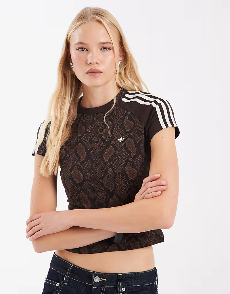 Футболка Adidas Originals Cali темно-коричневый с принтом под змеиную кожу