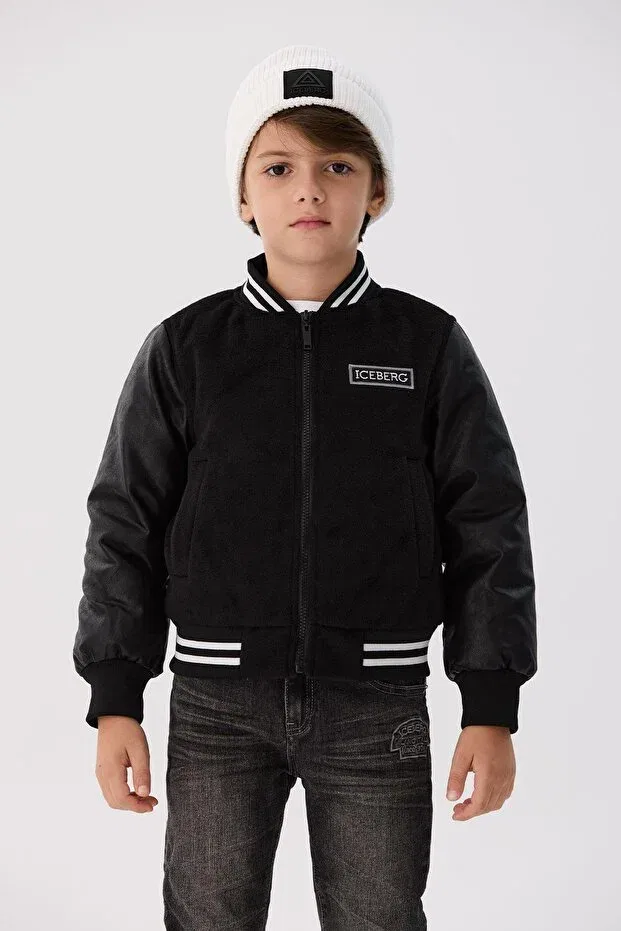 Черная куртка для мальчика из магазина Bg Iceberg — фото 2