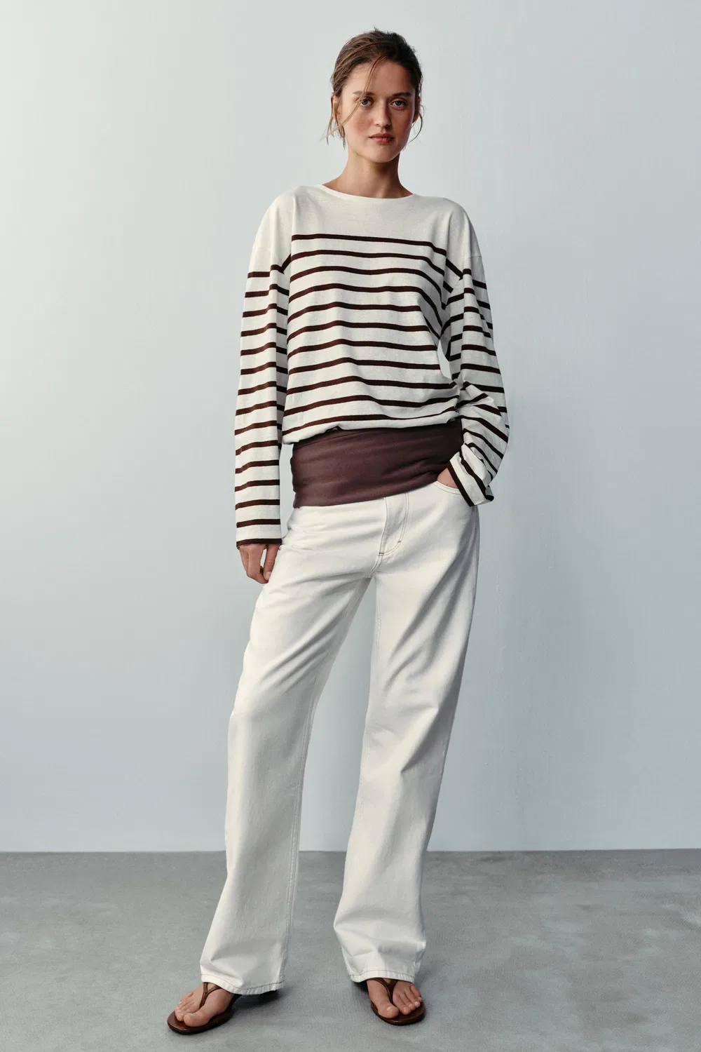 Футболка в полоску из хлопка и льна ZARA, Ecru/Brown