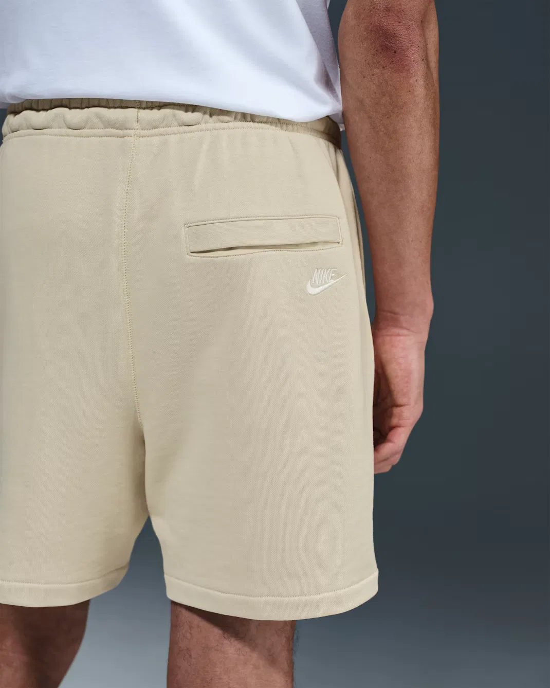 Мужские шорты из французской махровой ткани Nike Club, Light Khaki/Light Khaki/Sail — фото 3