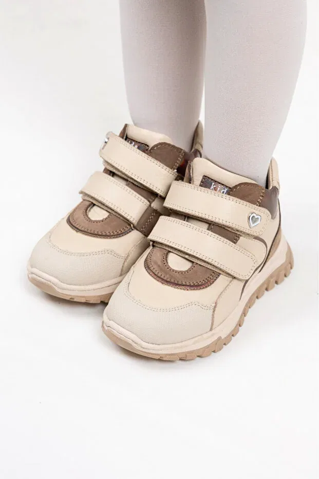 Детские ботинки для девочек с липучкой Kids A More, Beige — фото 3