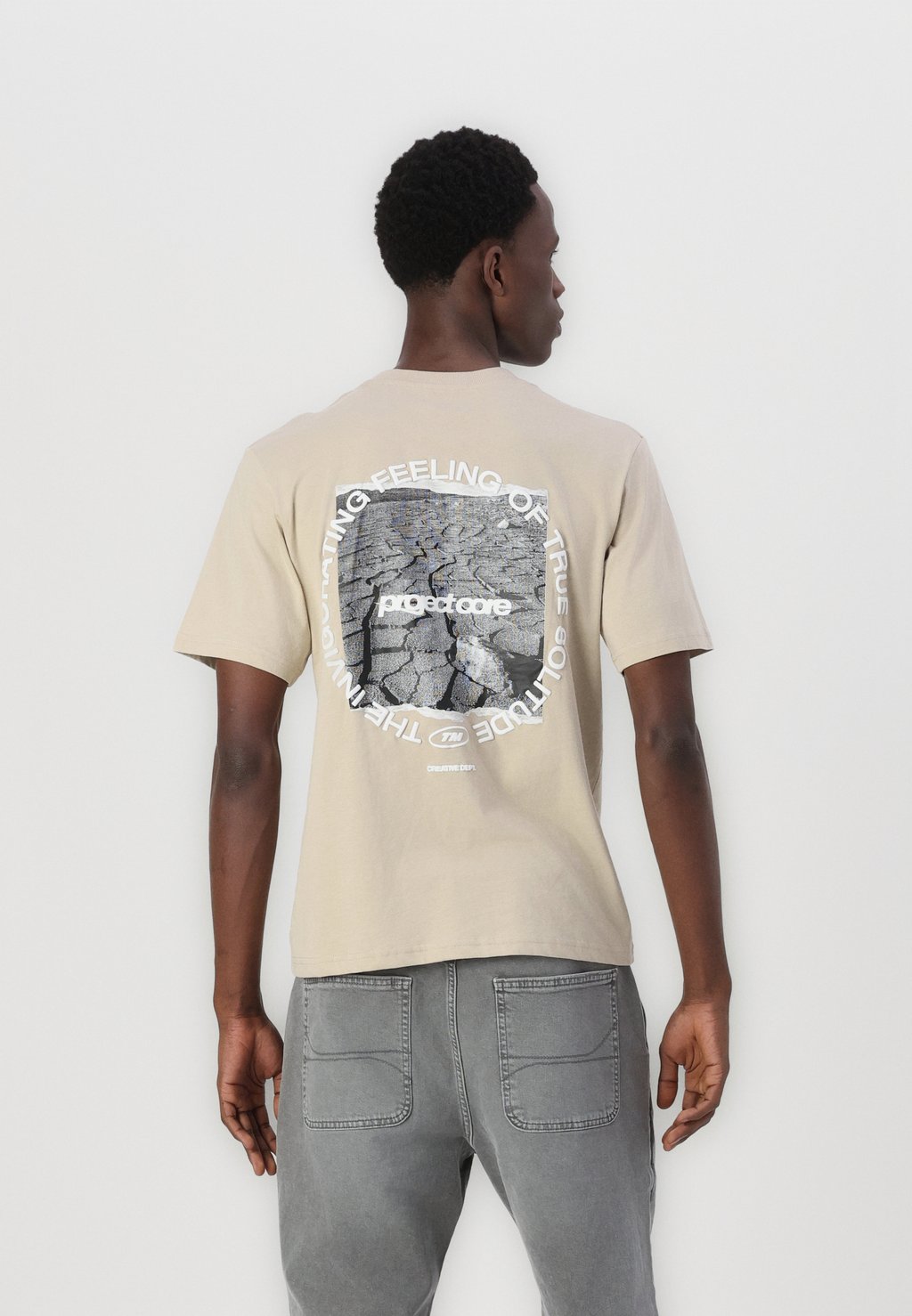 

Футболка с принтом JCOTARMAC COLLAGE BACK TEE CREW NECK Jack & Jones, бежевый
