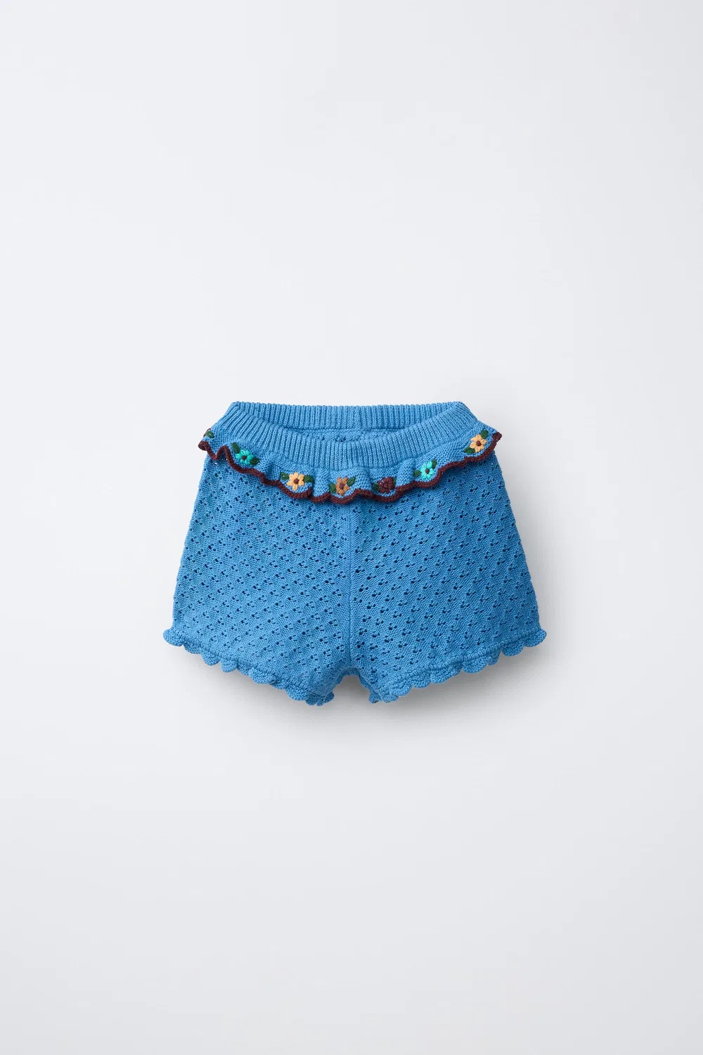 Бермудские шорты из смеси хлопка и льна с вышитыми оборками. ZARA, Bluish