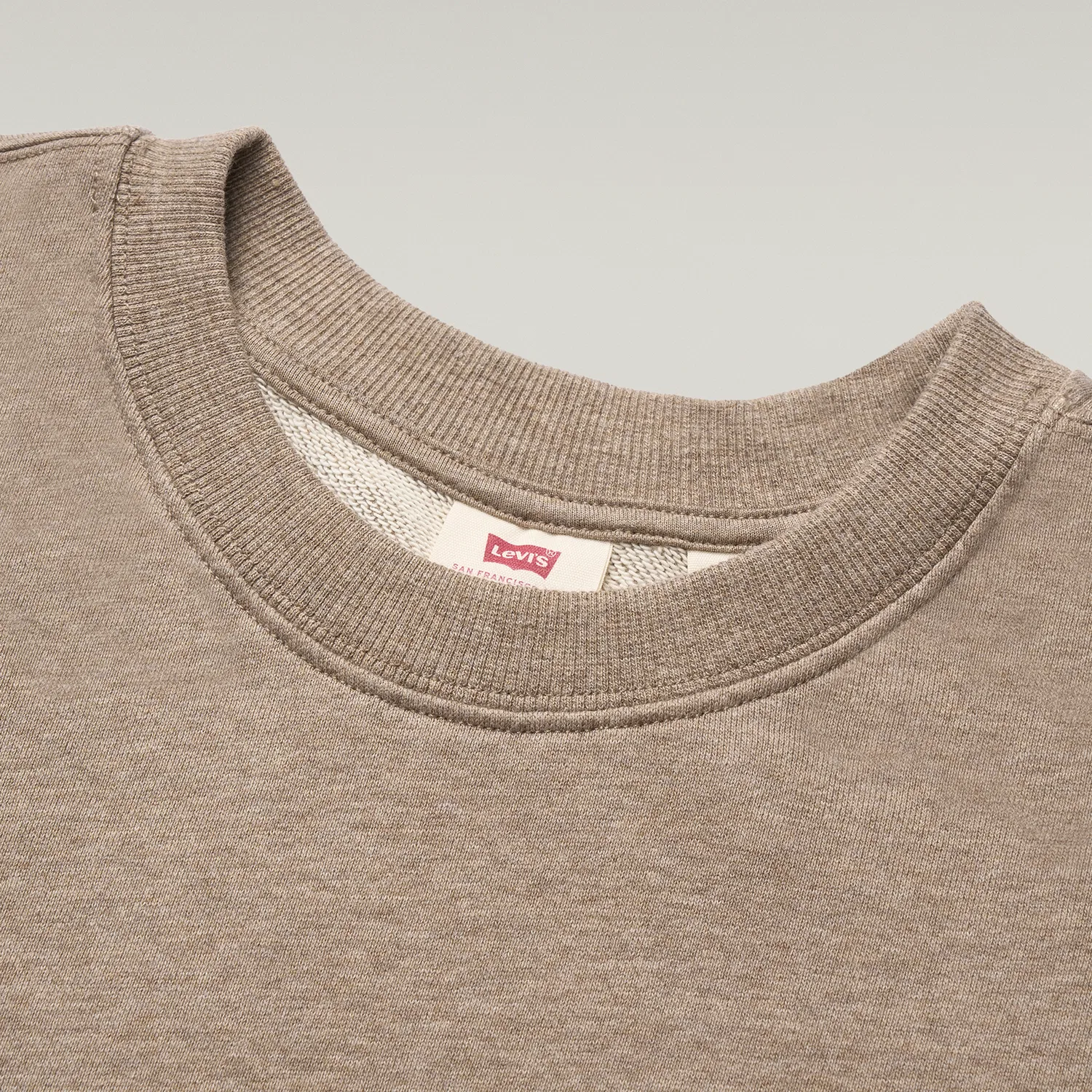 Женский свитшот с круглым вырезом Coffee Levis — фото 4
