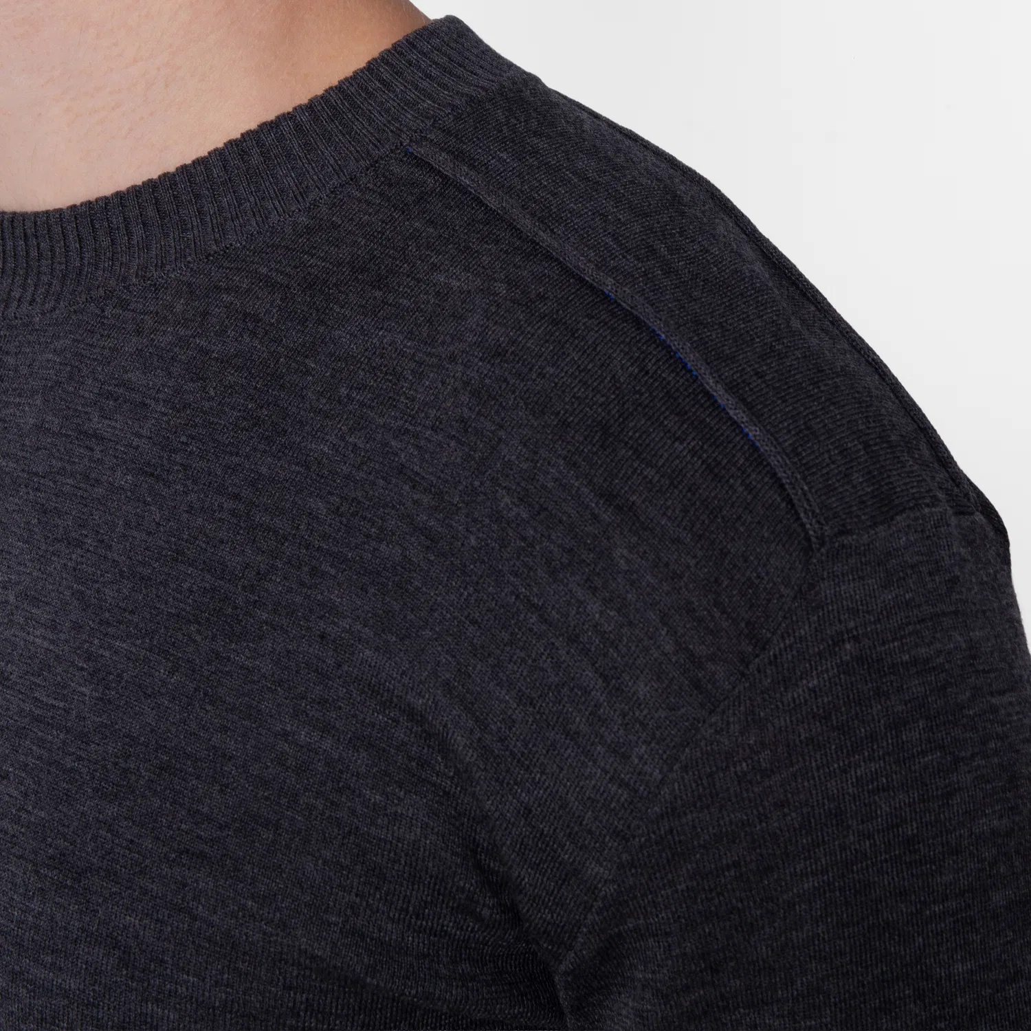 Джемпер с круглым вырезом Lightweight Crew-Neck Wool Jumper Burberry, Grey — фото 2