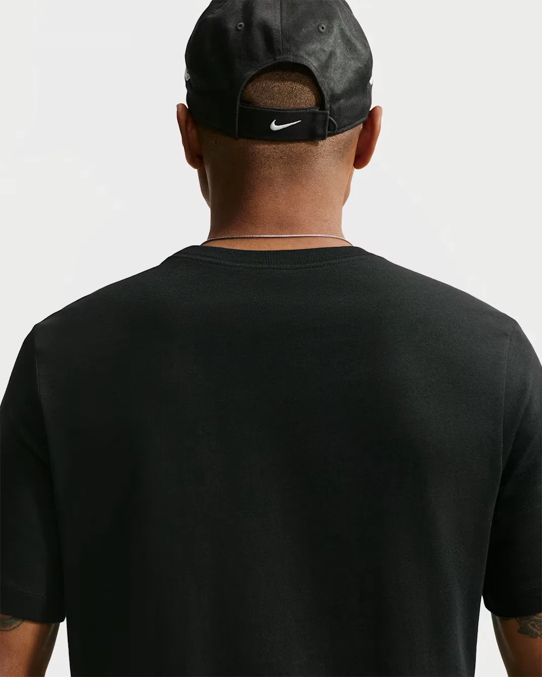 Стандартная мужская футболка Nike Sportswear, Black/White — фото 2