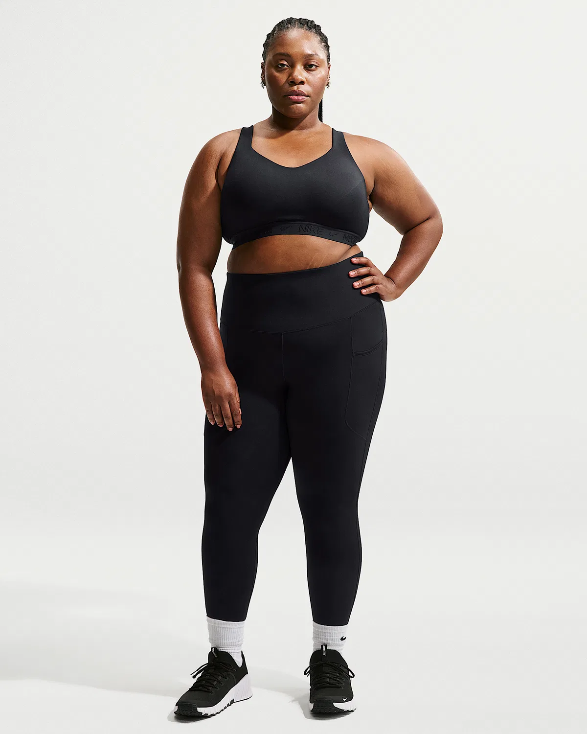 Женский спортивный бюстгальтер Nike Indy High Support с регулировкой и подкладкой (плюс сайз), Black/Black/Black — фото 4