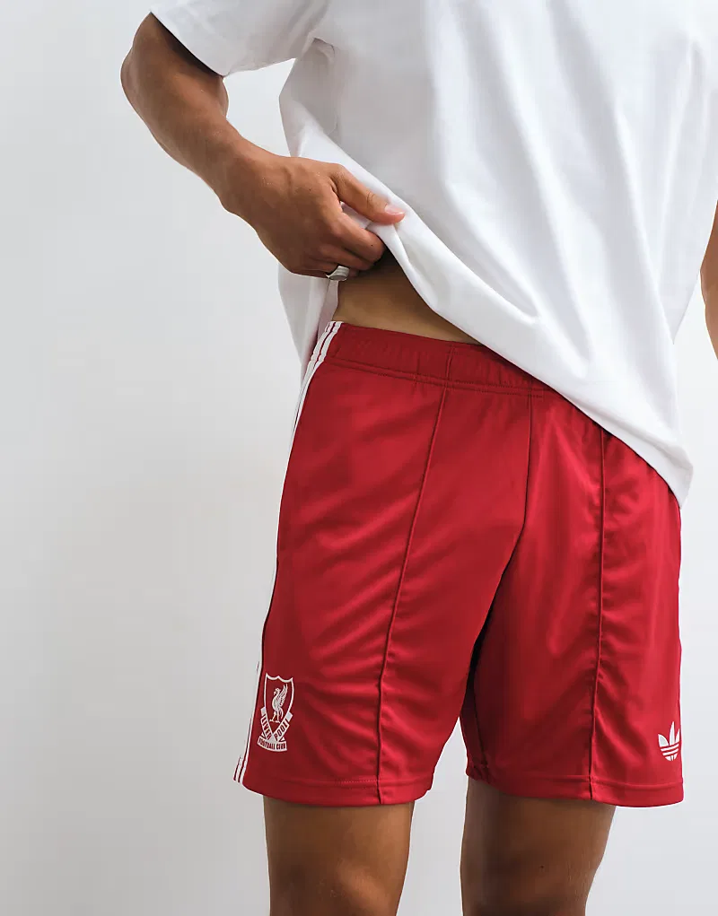 Футбольные шорты Adidas "Ливерпуль" выездной сезон 26/27, красный