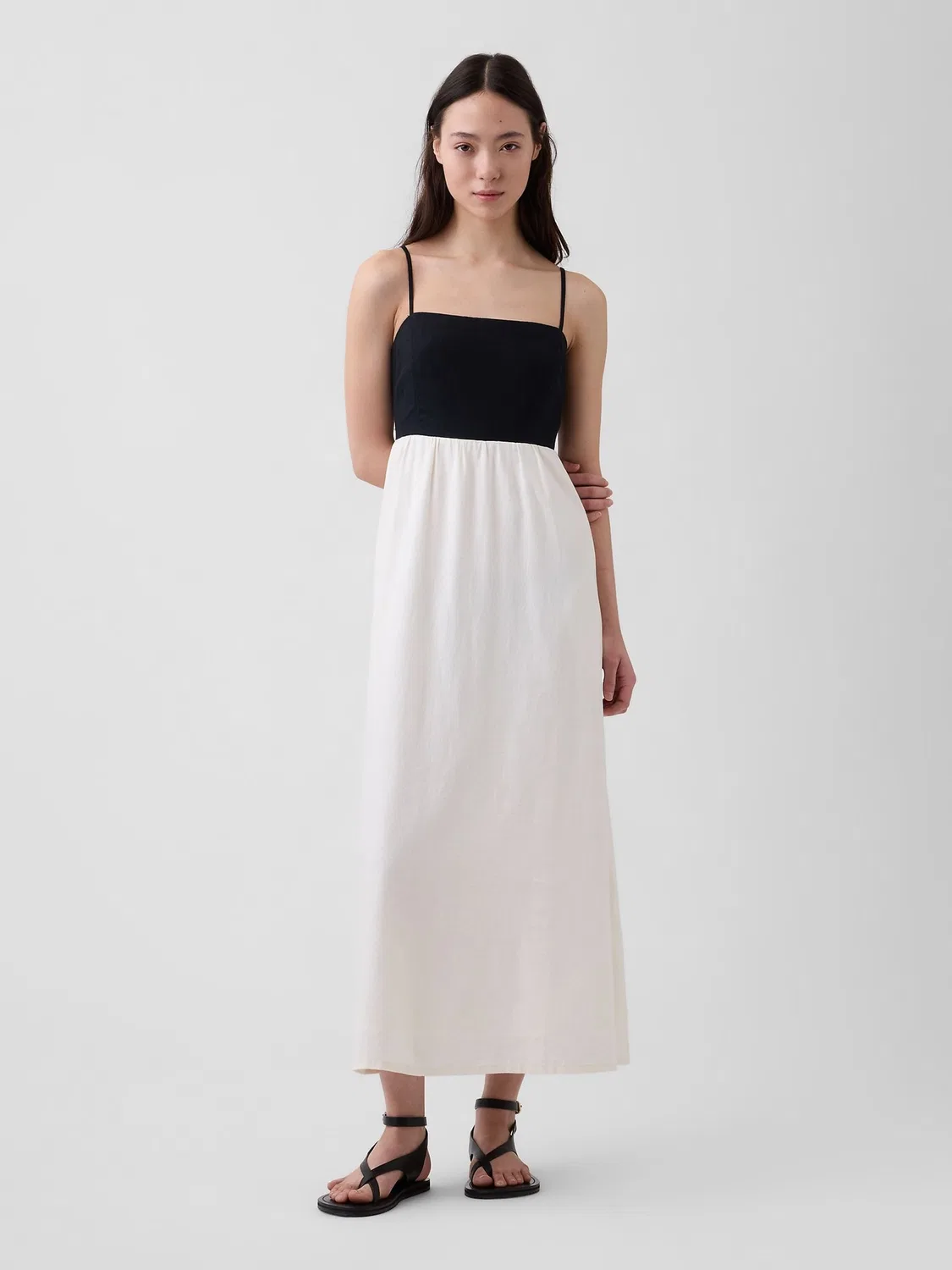 Макси-платье с завышенной талией Gap Linen Blend, черно-белое