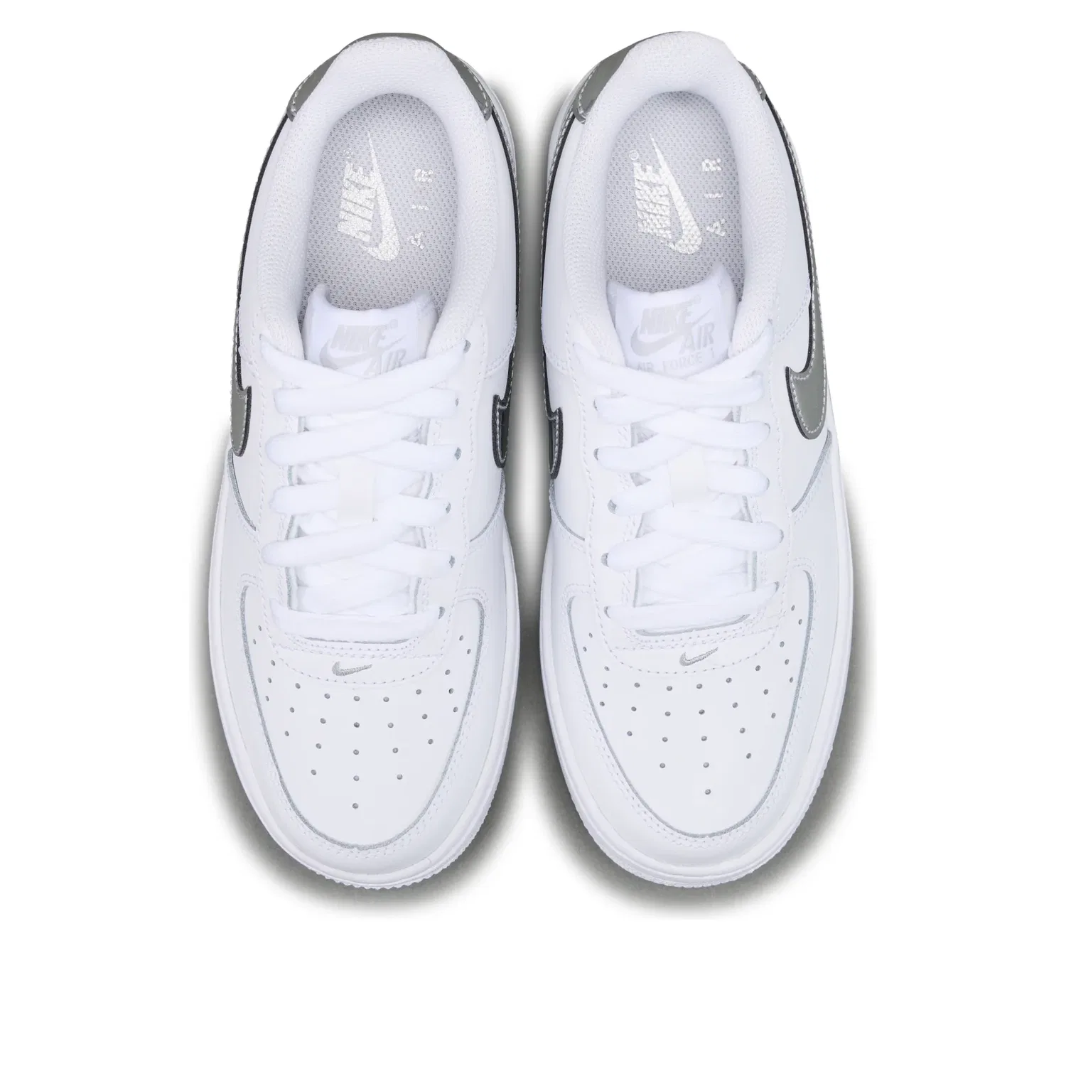 Детские кроссовки с кожаным верхом Air Force 1 'White Metallic Silver' Nike, White/Metallic Silver — фото 3