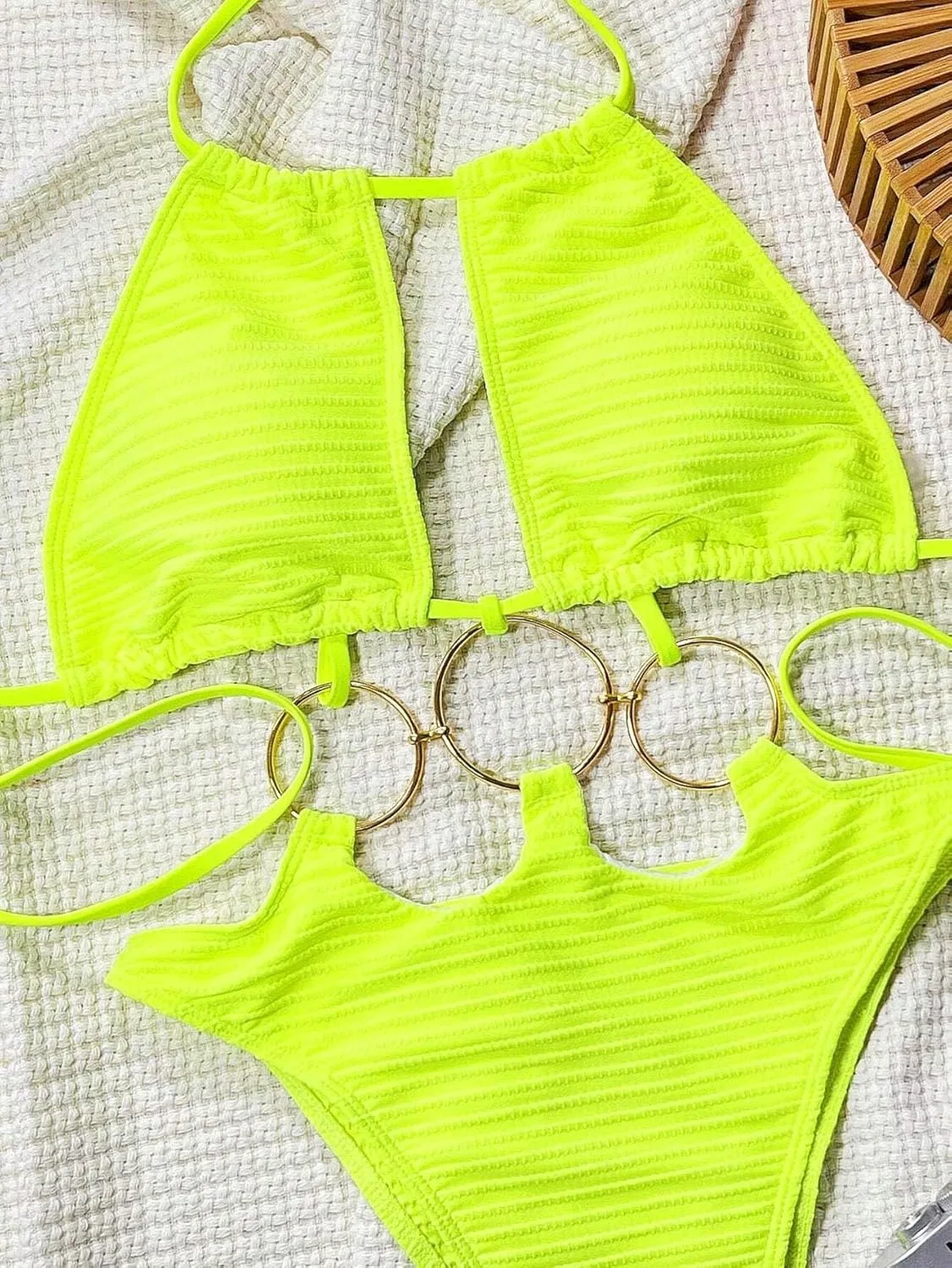 Женский цельный купальник монокини с вырезами и завязками на шее, Lime Green — фото 4