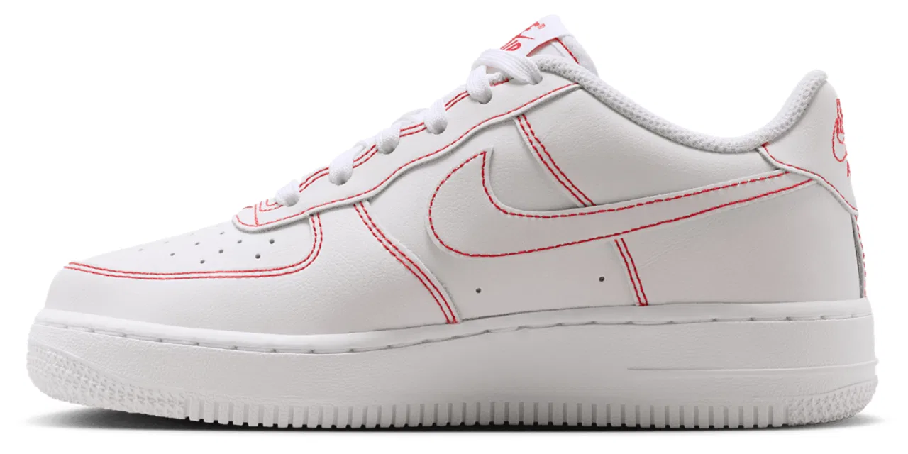 Кроссовки для мальчиков Nike Air Force 1 LV8 1, цвет White/University Red — фото 2