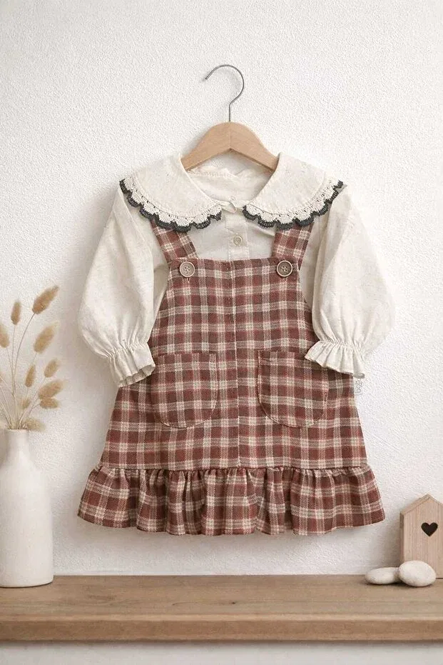 Детское платье-комбинезон для девочек хлопковое комплект Eid season lace piece collared linen shirt & checked strap ruffle salopet dress Krm Kerem Bebe, Brown — фото 4