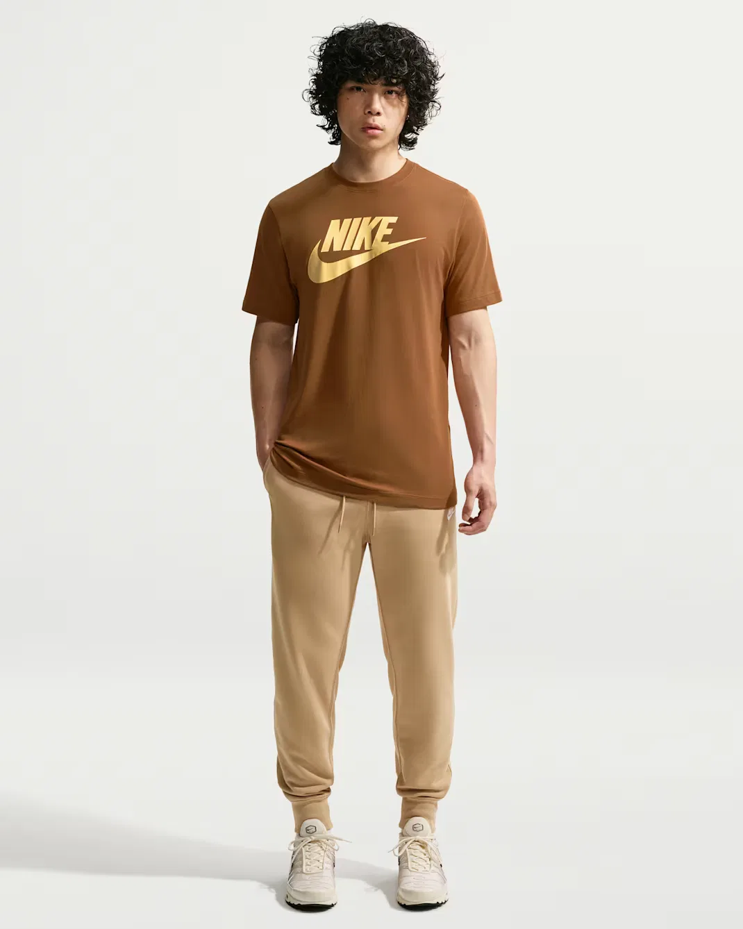 Мужская футболка Nike Sportswear, Ale Brown — фото 4