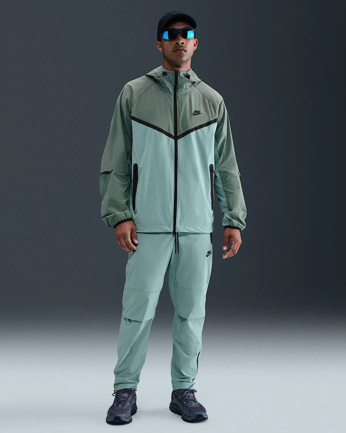 Мужская куртка Nike Tech Woven, Cannon/Clay Green/Black — фото 4