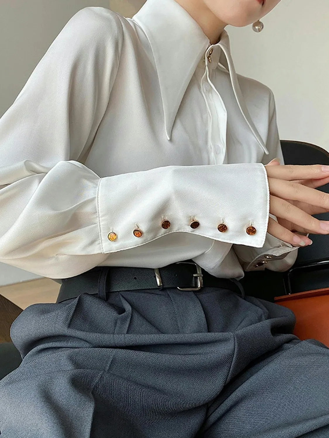 Женская блузка с широким воротником из атласа, белая, M, White — фото 3