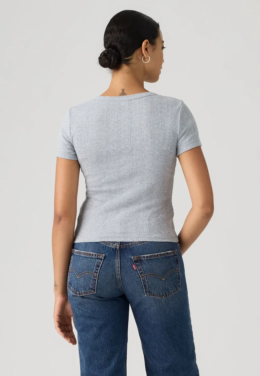 Футболка из тонкой ткани с ажурным узором - базовая футболка Levi'S, Heather Gray — фото 3