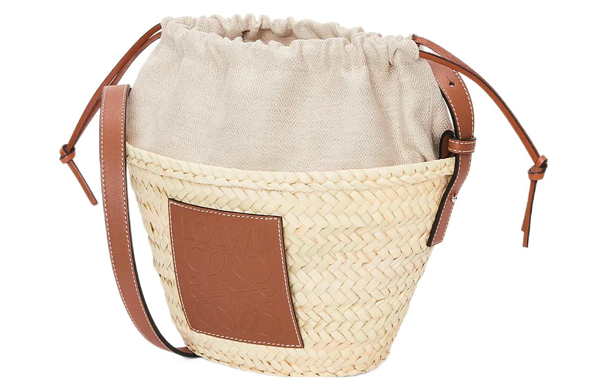 LOEWE Сумка-ведро из пальмового листа с кожаной пряжкой — фото 3