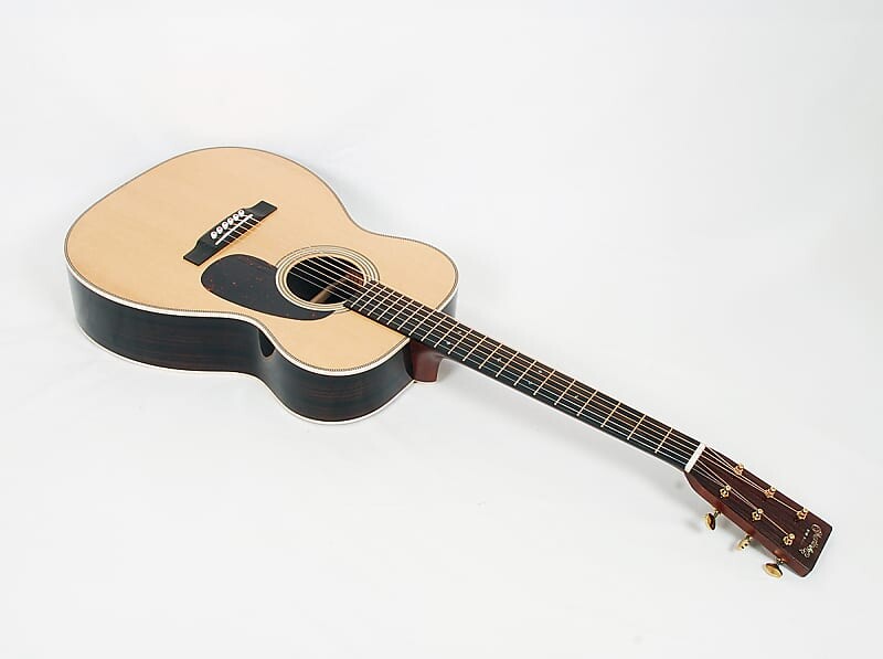 

Концертная модель Martin 00-28 Modern Deluxe Rosewood Torrified Spruce @ LA Guitar Sales