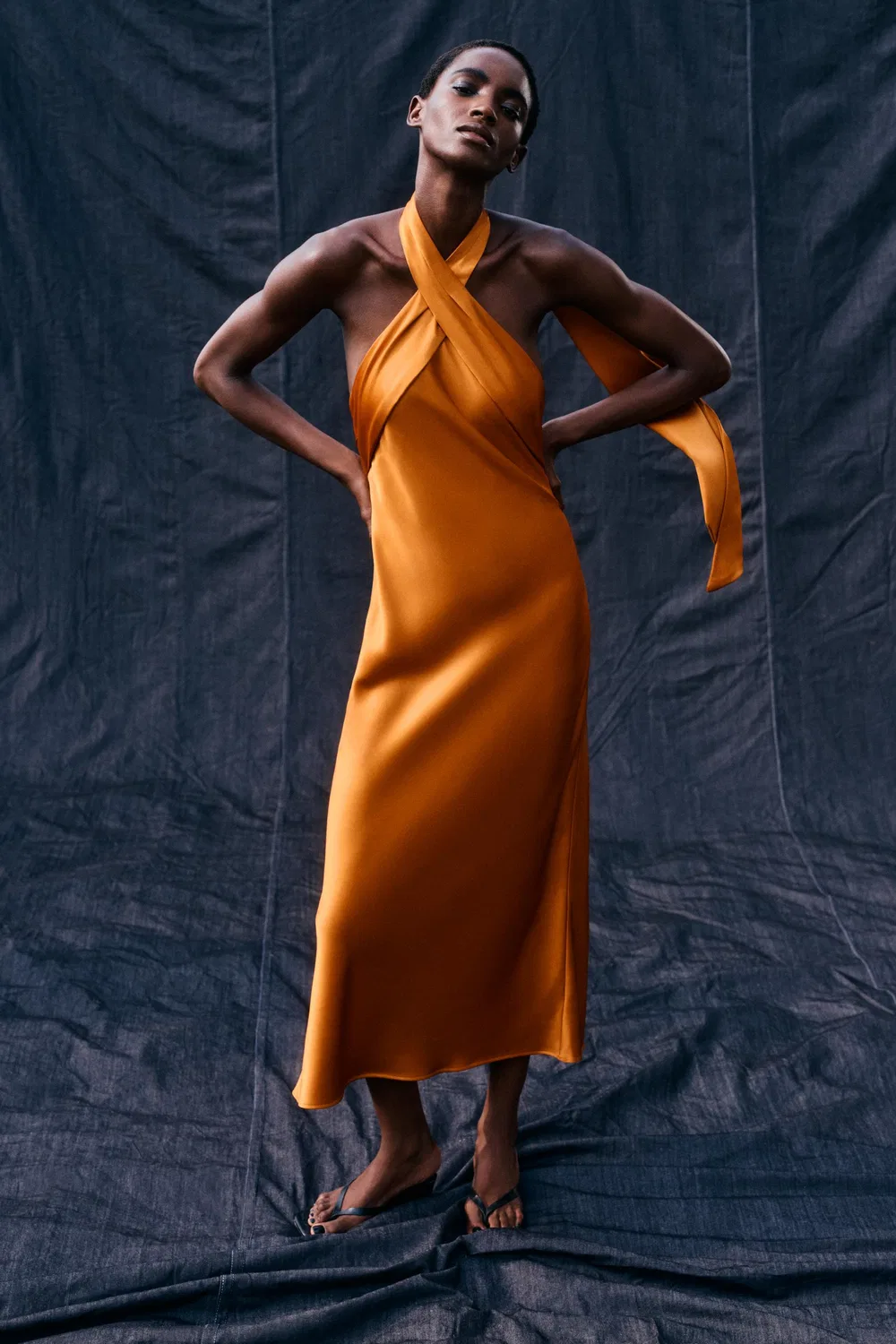 Атласное платье миди с завязками на шее ZARA, Orange — фото 2