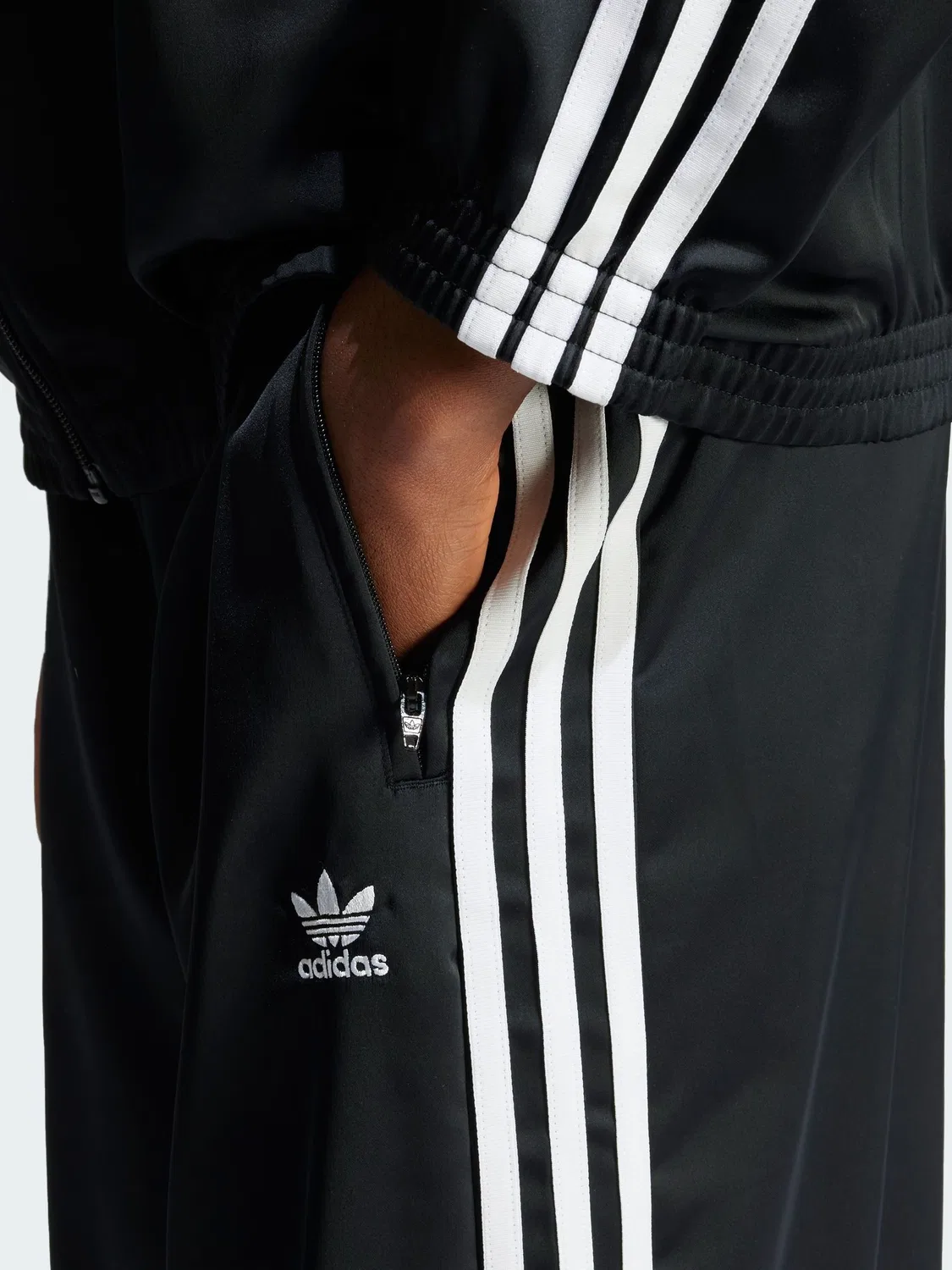 Широкие трикотажные брюки Adicolor Satin, adidas Originals, черный — фото 4