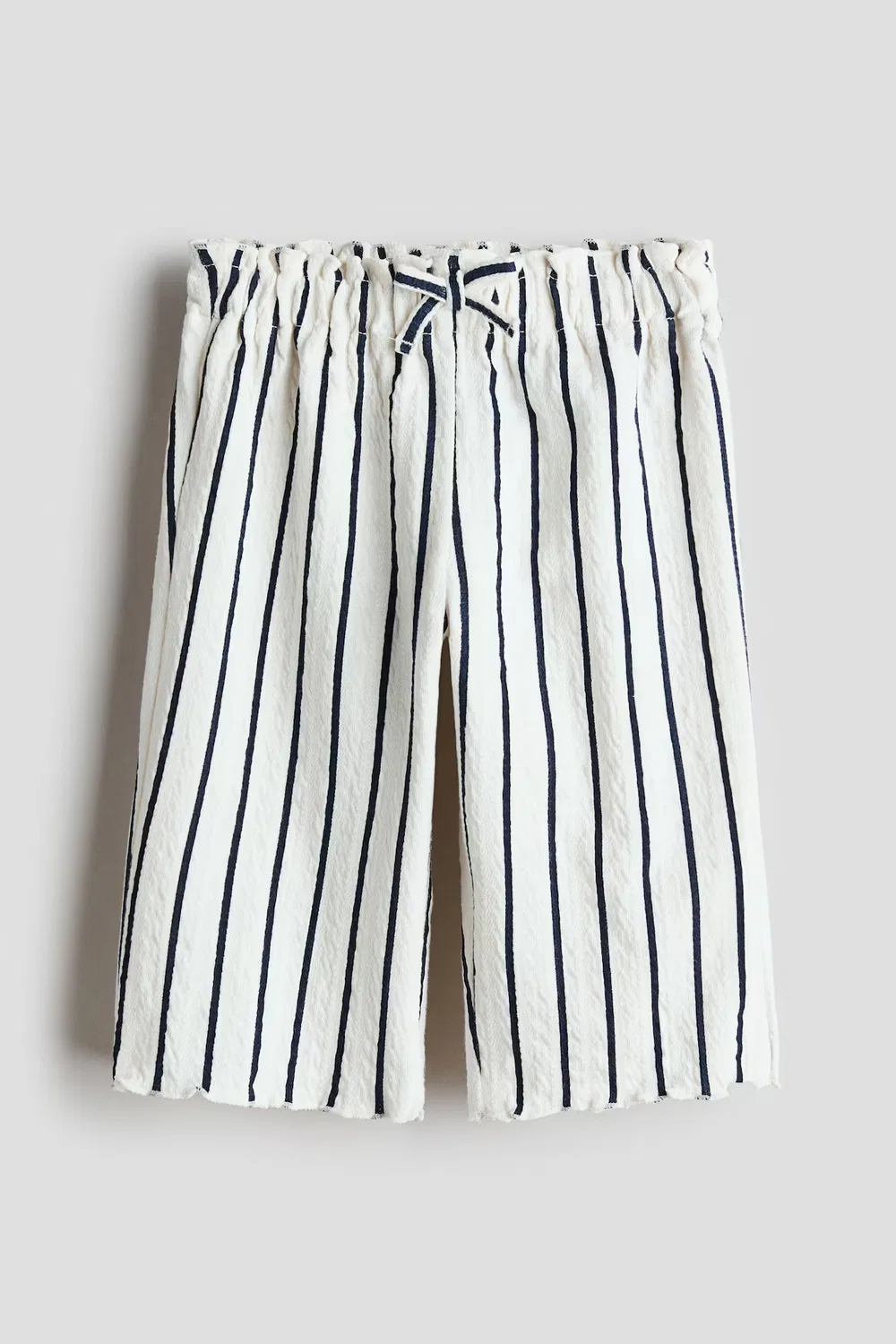 Брюки из фактурного трикотажа H&M, Weiß/Marineblau Gestreift
