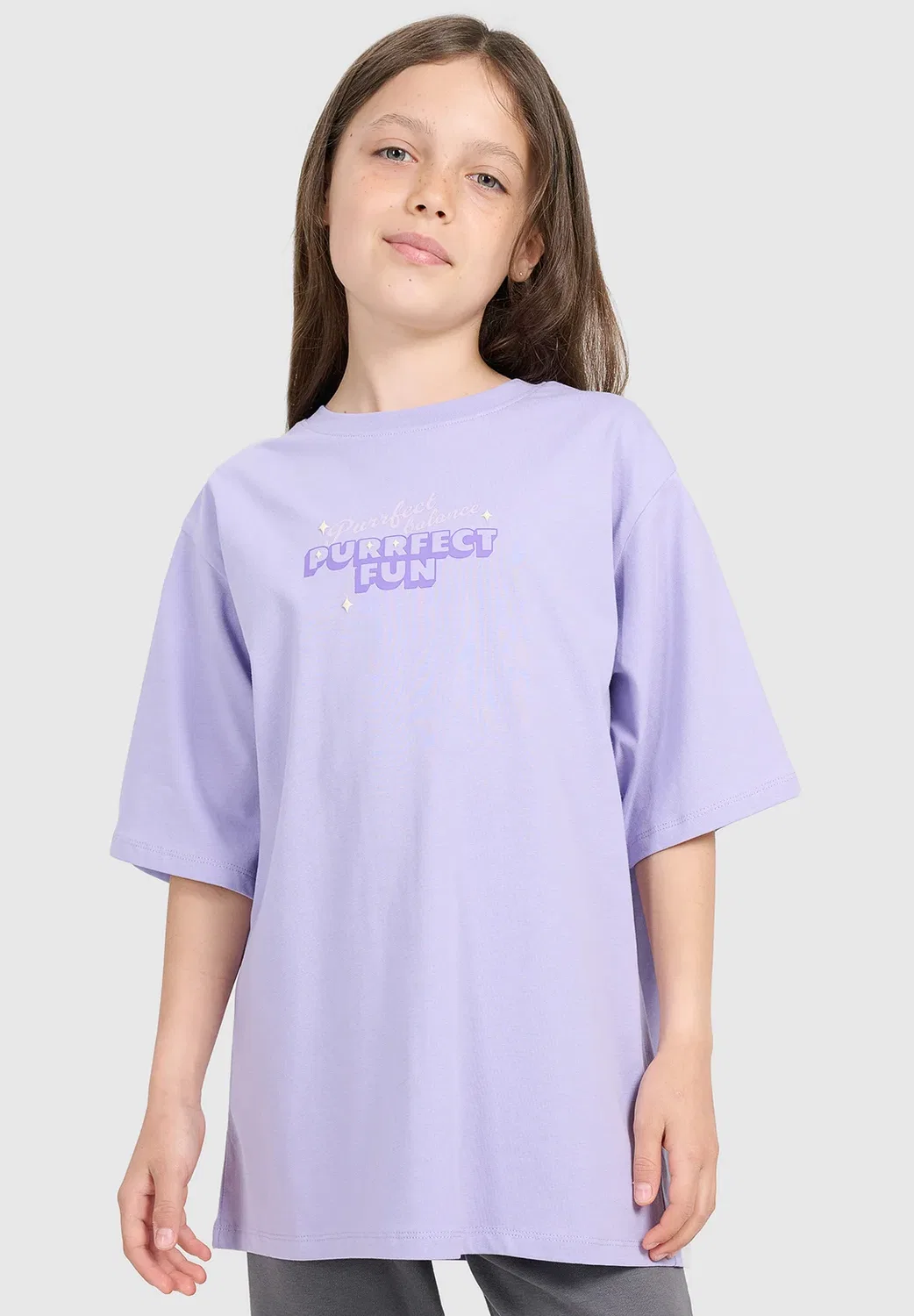 Футболка oversize z nadrukiem dziewczęcy - szary 122 (6-7 лат) - футболка с принтом 4F, Light Violet — фото 3