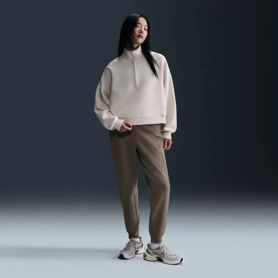 Женский свитшот оверсайз с полузастежкой-молнией 24.7 ImpossiblySoft Dri-FIT HZ Nike, Бежевый — фото 2