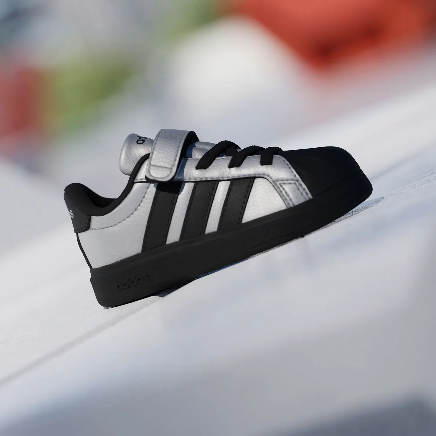 Детские кроссовки с мыском-ракушкой Streettalk, Adidas Sportswear, серебристый металлик/черный — фото 3