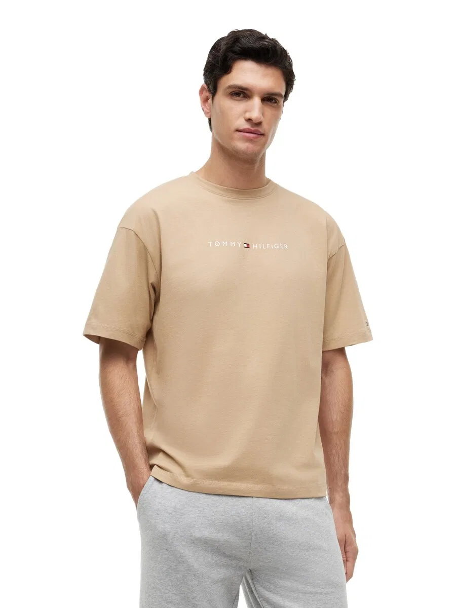 Футболка TOMMY HILFIGER светло-коричневого цвета — фото 2