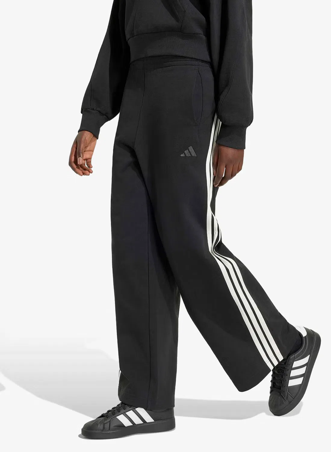 Широкие брюки из футера с лампасами Adidas, черный
