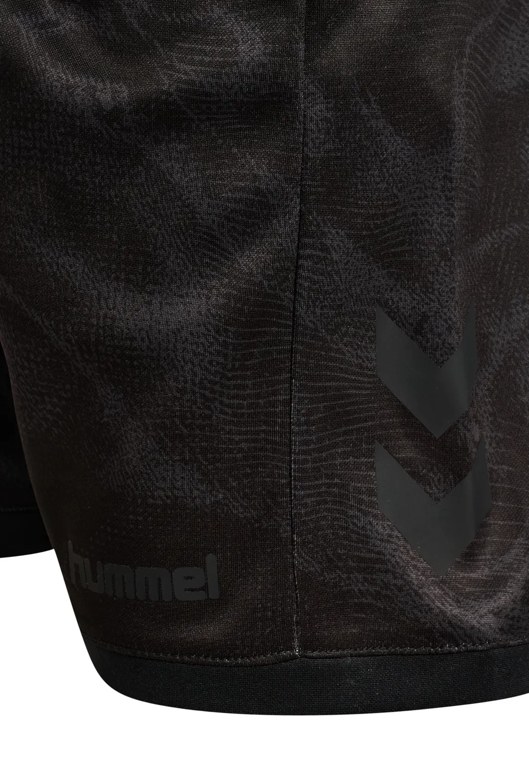 Детские спортивные шорты Hmlblaze club26 с графическим принтом, унисекс Hummel, Black Asphalt — фото 3