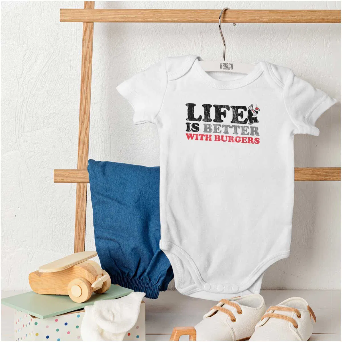 Детское боди-комбинезон с коротким рукавом Life Is Better With Burgers Wimpy Brisco Brands, White — фото 4