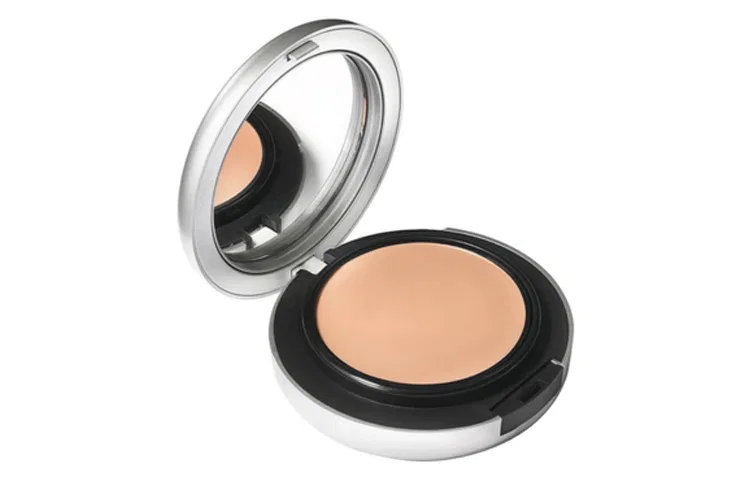 Женский крем-пудра тональный крем с матовым финишем MAC Cream to Powder, #NC10 — фото 2