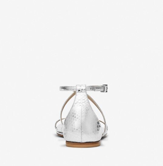 Сандалии с тиснением под питона Michael Kors Polly Metallic Leather, серебро — фото 3