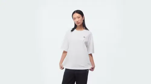 Женская футболка оверсайз Essentials Boyfriend Tee Adidas Originals, белая — фото 2