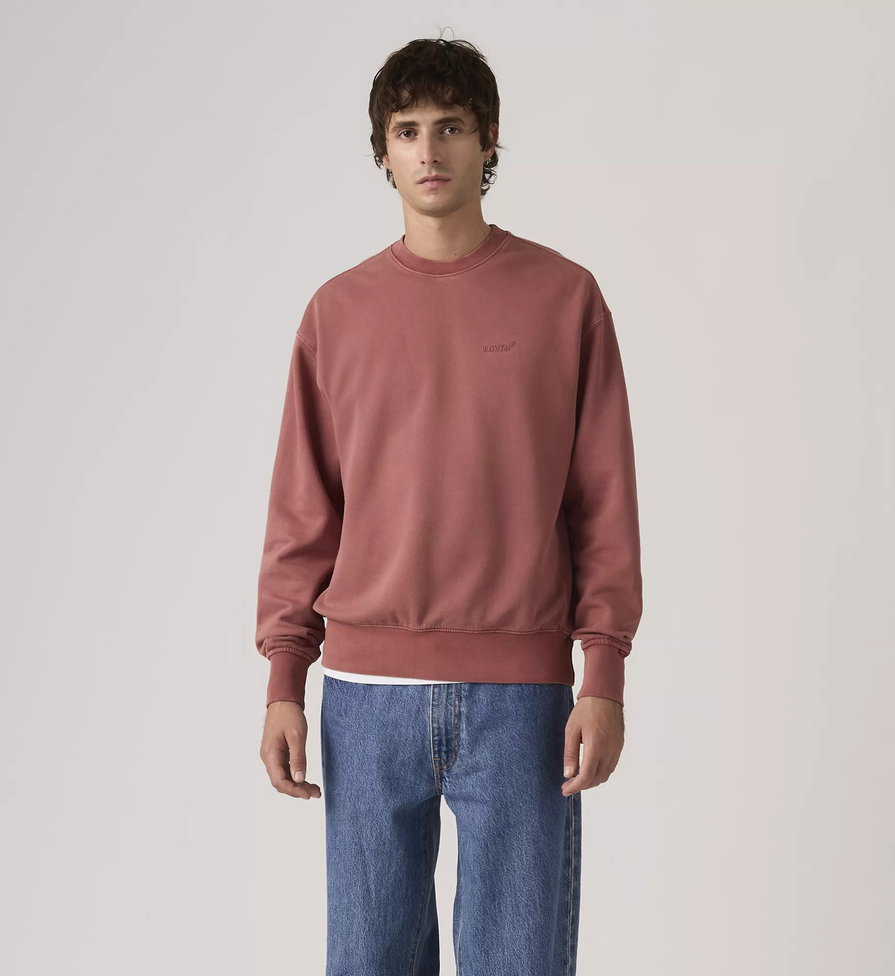 Свитшот Levi's Authentic Crewneck Garment Dye, красный — фото 3
