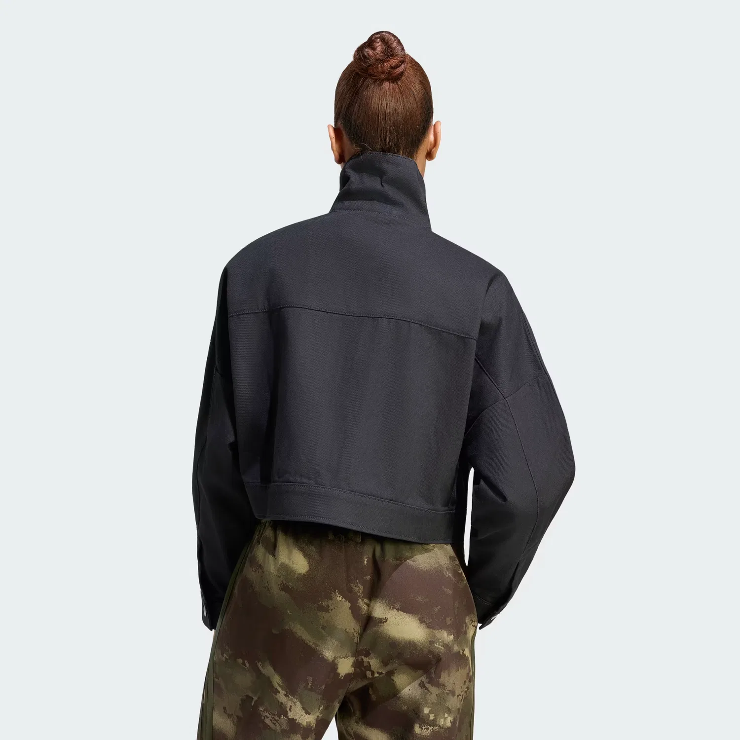 Женская куртка свободного кроя Premium Essentials Twill Jacket Adidas Originals, черный — фото 2