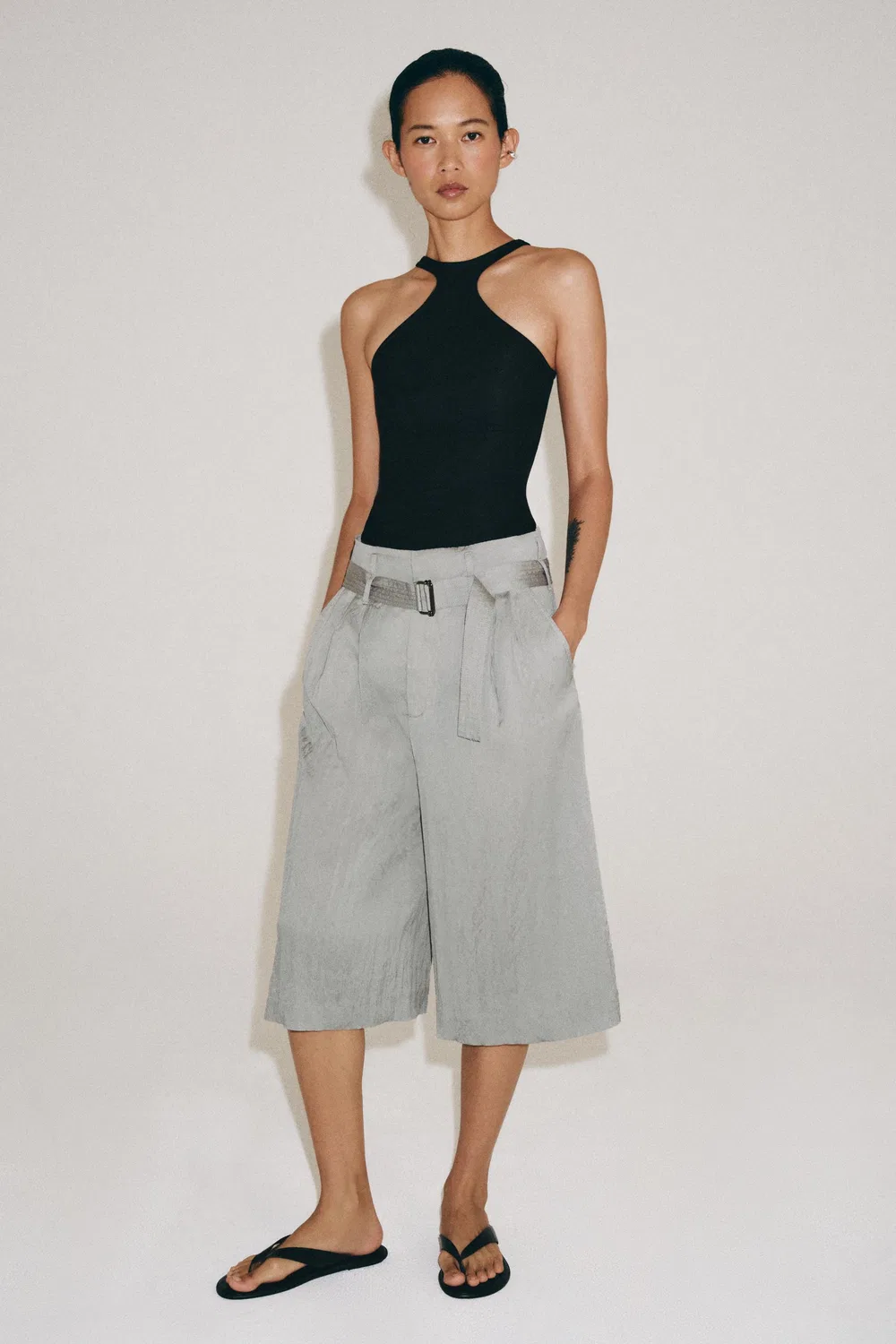 Плиссированные бермудские шорты из коллекции ZW с поясом ZARA, Grey