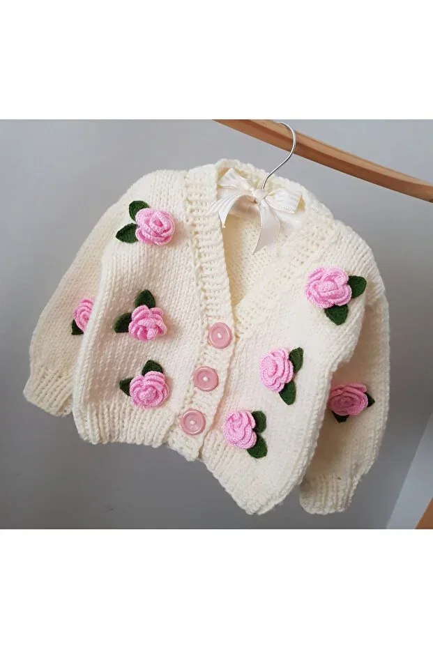 Детский кардиган с принтом Rose detailed hand knitted children's cardigan, flower detailed baby cardigan El Örgüsü, Pink — фото 3