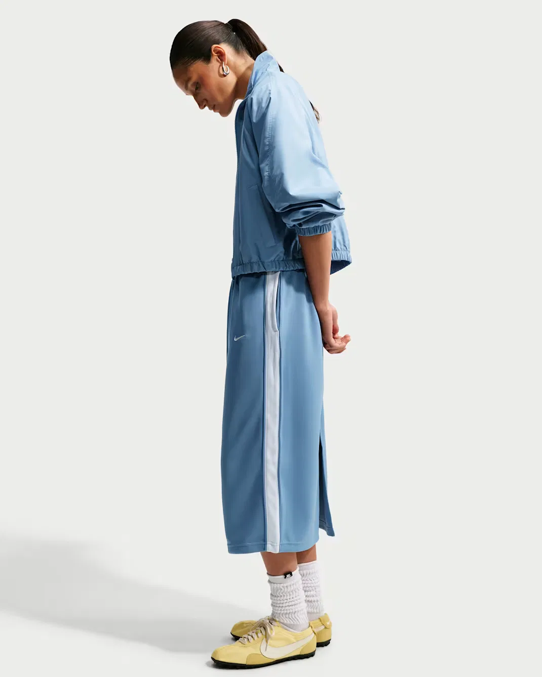 Женская свободная спортивная юбка миди Nike Sportswear, Work Blue/White/Sail — фото 4