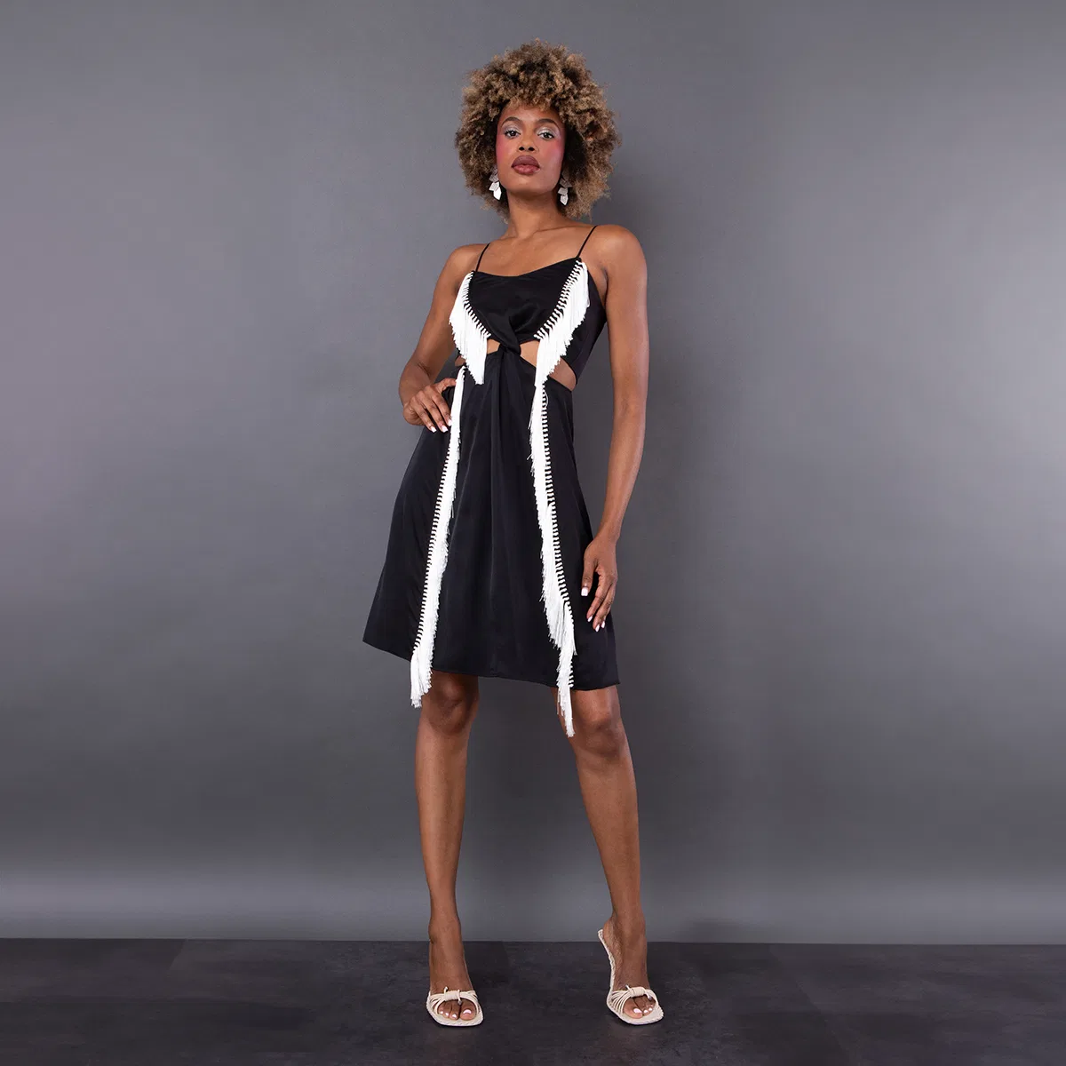 Платье-комбинация из шелкового сатина с бахромой Black Silk Satin Slip Dress With Fringed Detail Burberry, Black — фото 2